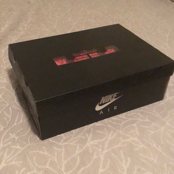 Basketball shoe, Lebron 19 ( XIX ) The Map - Picture 1 of 5